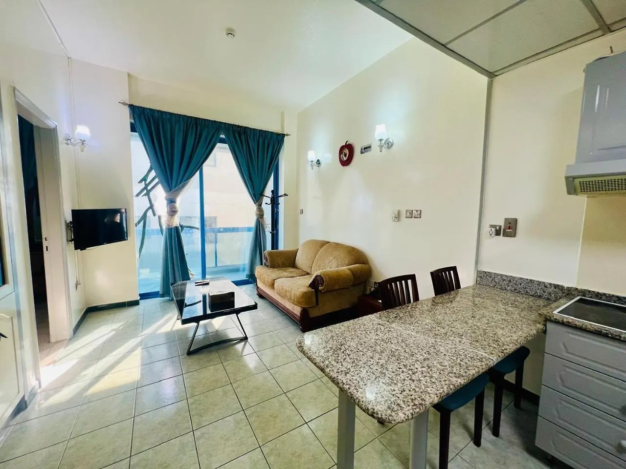 Sky Hotel Apartments Dubai 2*,
