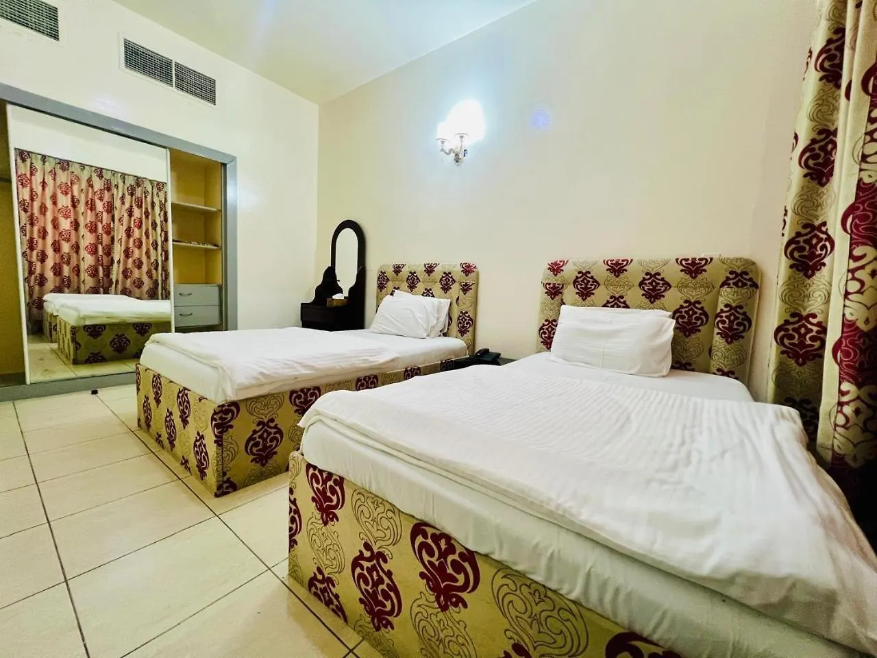 Sky Hotel Apartments Dubai Aparthotel